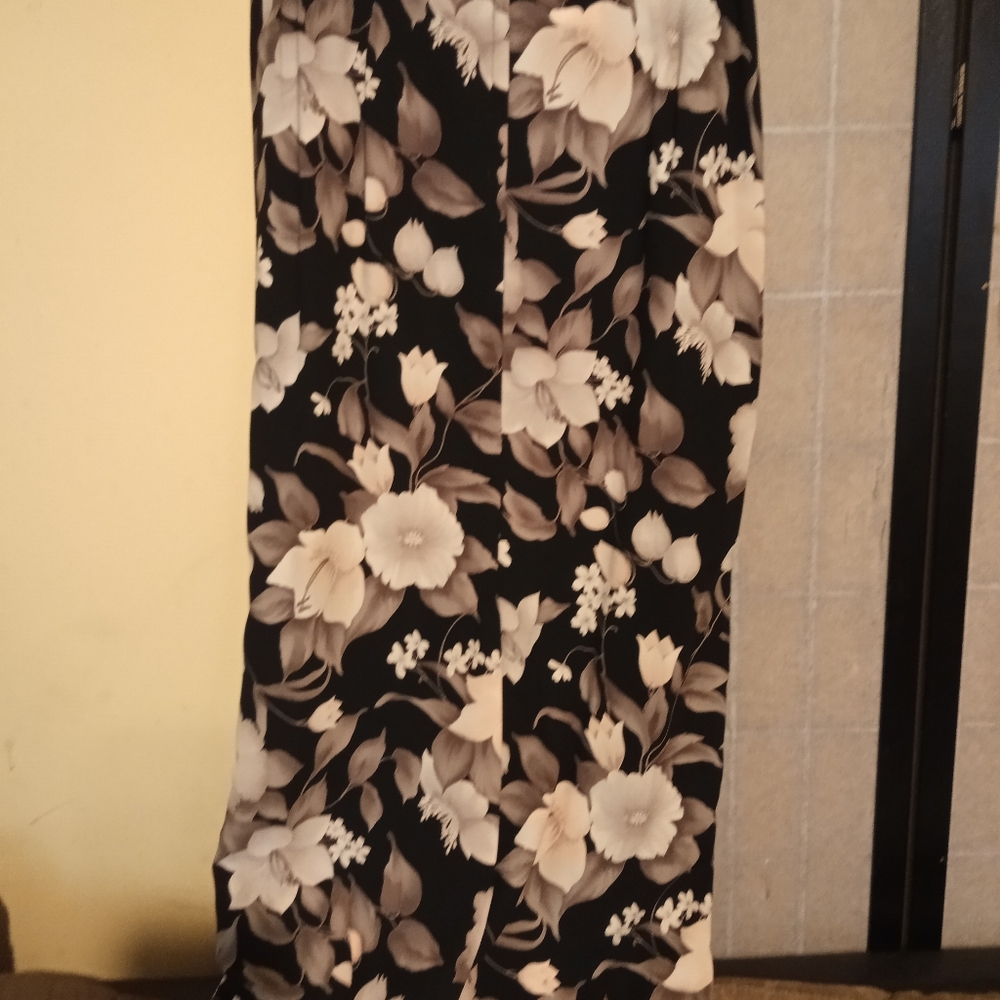 Skirt - Picture 2 of 3